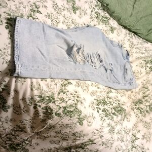 Edgley 24w original fit mid-rise light wash. Jean with stylized fraying on leg